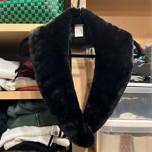 Aritizia faux fur collar